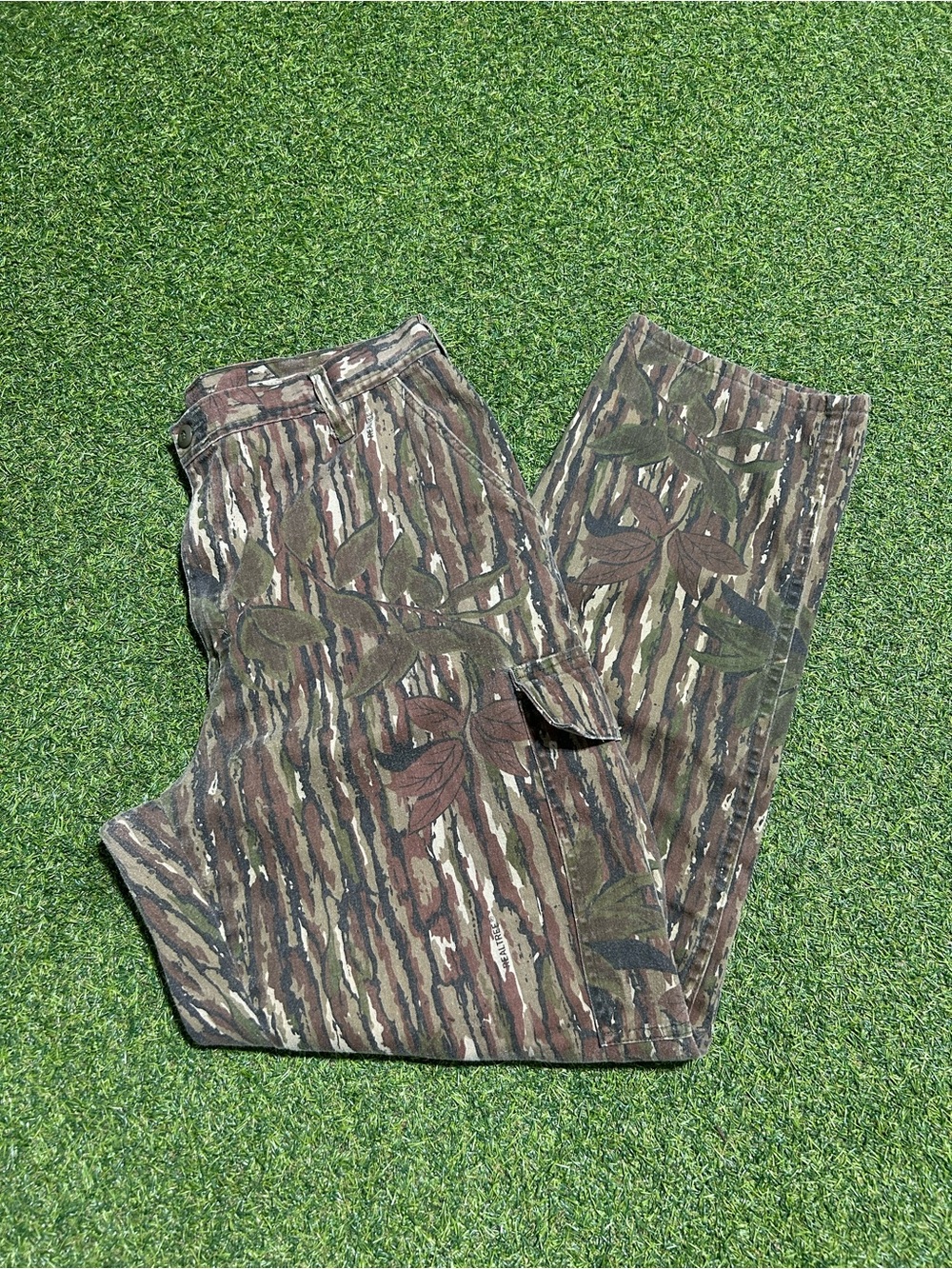 Men’s Vintage Realtree Camouflage Cargo Hunting Cargo Camo Pants